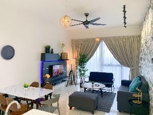 A1311 Netflix Southkey Mall Infinity Pool Vacation rental in Johor Bahru