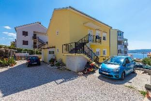 Luka 1 rozi Apartment in Crikvenica