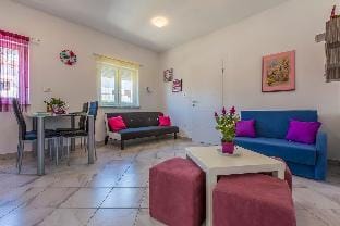 Luka 1 rozi Apartment in Crikvenica