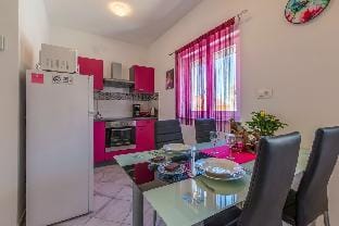 Luka 1 rozi Apartment in Crikvenica