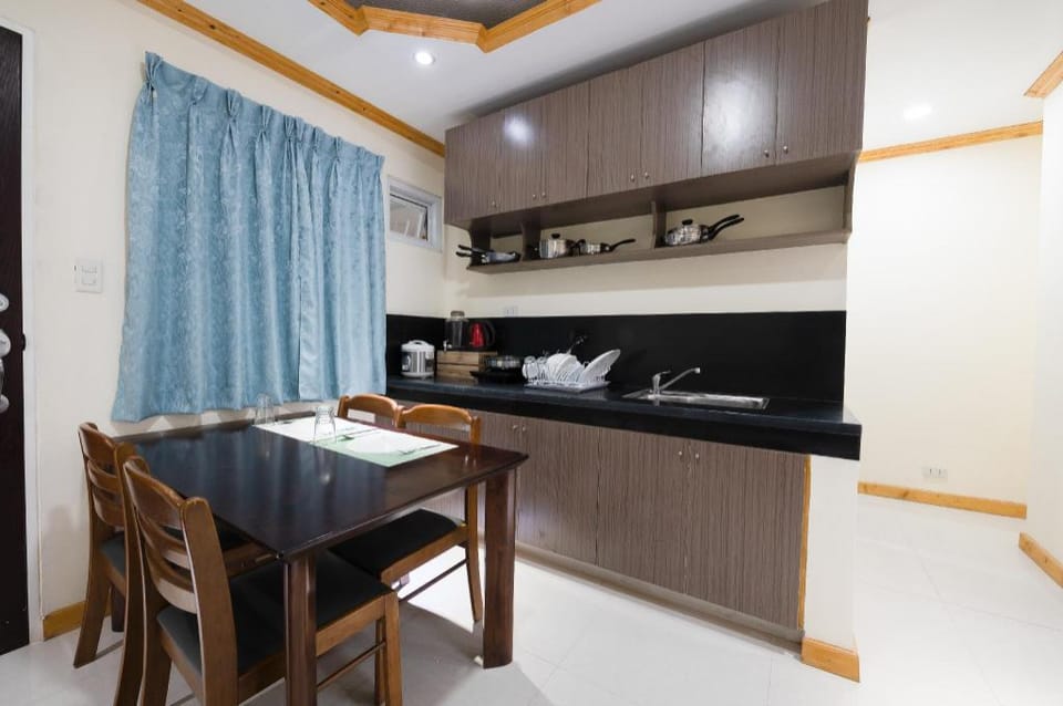 2Bedroom w/ Breakfast for 2 Pax Hotel in Baguio