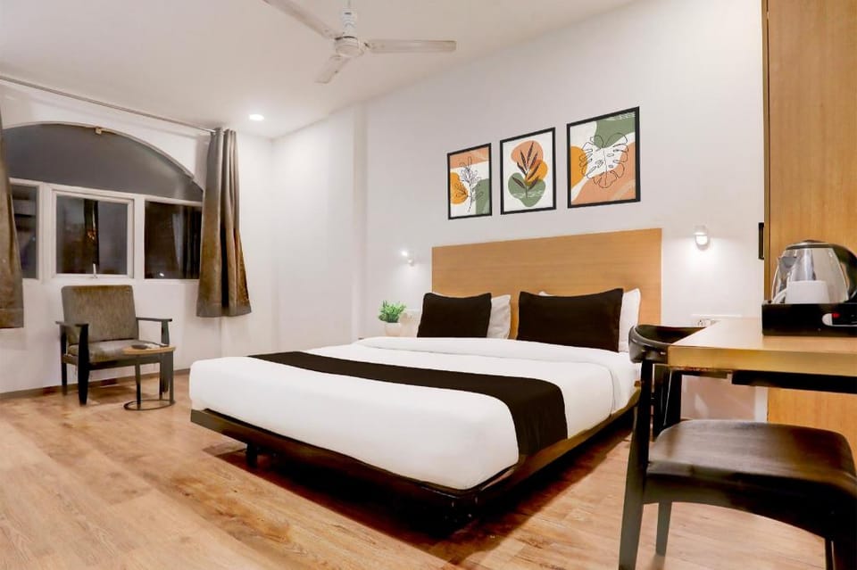 Super Townhouse Prayagraj Near Railway Station Formerly Santosh Palace Hotel in Uttar Pradesh