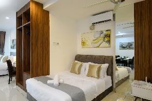 Deluxe Studio/Gurney/Mansion One Apartment in George Town