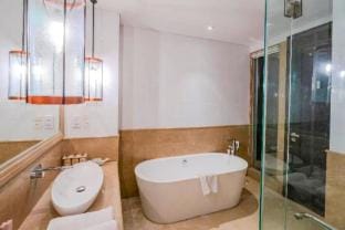 Romantic 1 BR Deluxe Premier JU22 Apartment in North Kuta