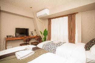 Elevator 2PPL  Apt. 1 stop-Shinsaibashi, 2min-Sta. Apartment in Osaka