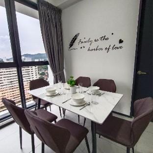 NEW! Urban Suite with Infinity Pool Apartment in George Town