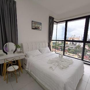 NEW! Urban Suite with Infinity Pool Apartment in George Town