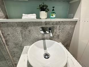 KozyGuru | Wentworth Point | 1 Bed Waterview Apt Vacation rental in Sydney