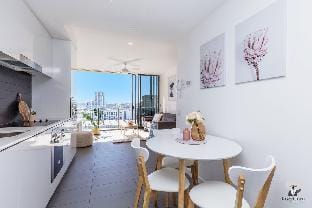 KozyGuru | Fortitude Valley | 2 Bed APT Vacation rental in Brisbane