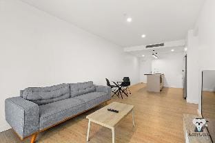 South Brisbane  Kozy 2 Bedrooms APT + FREE Parking Apartment in Brisbane City