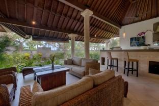 Comfy 4BR Private Pool Villa Near Saba Beach Villa in Blahbatuh