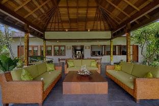 Luxury 6BR Private Pool & Garden Villa Villa in Sukawati