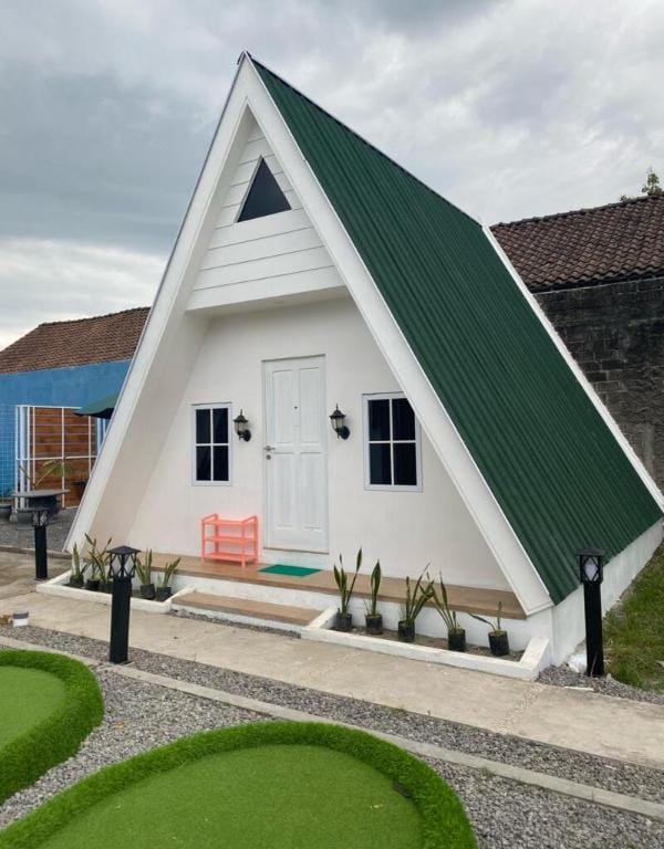 Tropical House and Mini Golf (Syariah) Hotel in Special Region of Yogyakarta