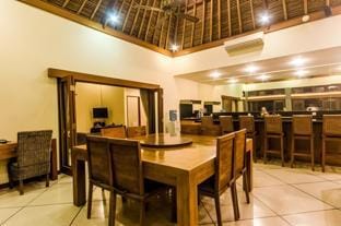 Luxury 5BedRoom –Villa AnTan- Central Seminyak Vacation rental in Kuta