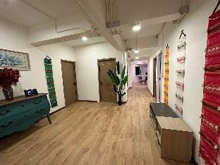 Private Full-Floor Spacious 5BR in China Town Apartment in Bangkok