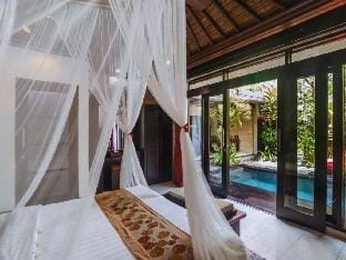 Comfortable 3 BR Private Pool Villa #IR08 Villa in Kuta