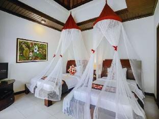 Comfortable 3 BR Private Pool Villa #IR08 Villa in Kuta
