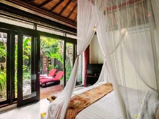 Comfortable 4 BR Private Pool Villa #IR09 Villa in Kuta