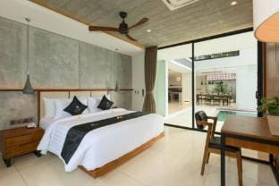 Radiant 4 BR Privat Pool REV14 Villa in North Kuta