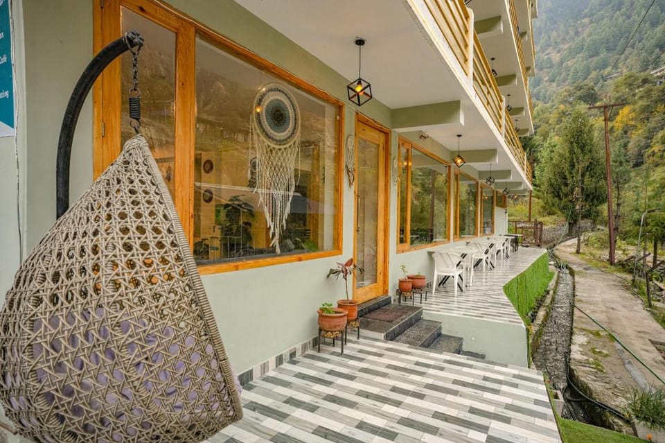 The Himalayan Stories - A Riverside Heaven Resort (Pure Vegetarian) Hotel in Manali