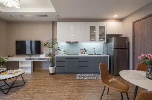 Vinhomes Green Bay G3 - 2Br Lake View Apartment in Laos