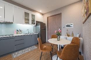 Vinhomes Green Bay G3 - 2Br Lake View Apartment in Laos