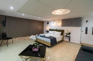 Black suite 1 Apartment in Chania