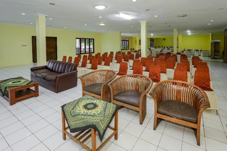 Hotel O Gondangdia Near Dairyland Mountain View Hotel in Cisarua