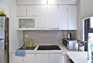 Căn hộ 2BR Vinhomes D'Capitale Apartment in Laos