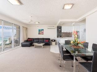 Oceanview 2B2B Apt Lvl13 Vacation rental in Burleigh Heads
