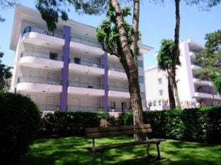 Fun and relax by the pool by Beahost Rentals Apartment in Bibione