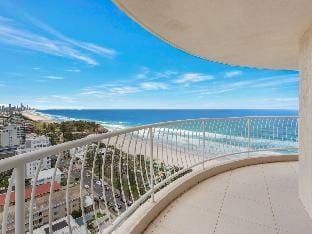 Burleigh Surf 18th Floor Spectacular Ocean Views Apartment in Burleigh Heads