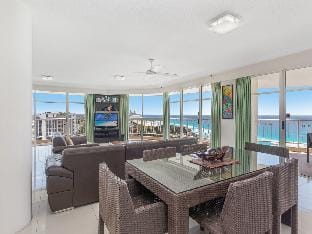 Burleigh Surf 18th Floor Spectacular Ocean Views Apartment in Burleigh Heads