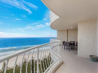 Burleigh Surf 18th Floor Spectacular Ocean Views Apartment in Burleigh Heads