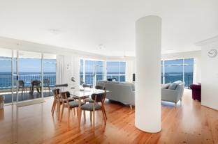 Luxury 19th Floor Stay at Burleigh Surf  Apartment in Burleigh Heads