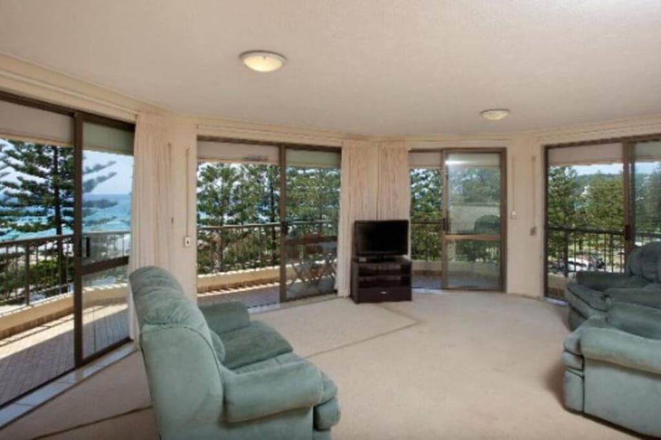 Mahana! Burleigh 70's Style 2Bed Apartment Apartment in Burleigh Heads