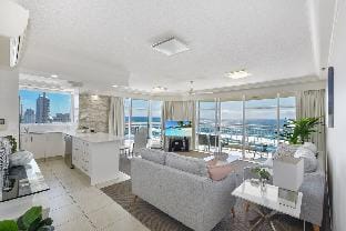 Burleigh Heads Ocean Views 16th Floor Apartment Apartment in Burleigh Heads