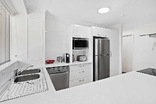 A 2 Bedroom Apartment on the Burleigh Esplanade! Apartment in Burleigh Heads