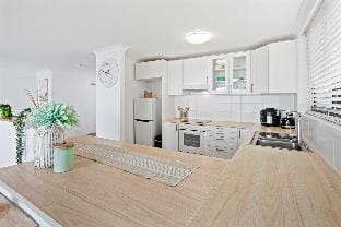 Oceanfront Living at Paloma Apartment in Mermaid Beach