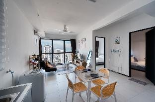 Infinity Pool Seaview Urban Suite #2Carparks #2BR Vacation rental in George Town