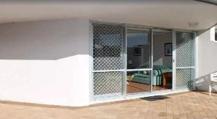 Sandown Right on Mermaid Beach Apartment in Mermaid Beach