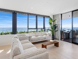 A 3 Bedroom Luxury Magnoli Penthouse in Palm Beach Apartment in Palm Beach