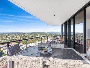 A 3 Bedroom Luxury Magnoli Penthouse in Palm Beach Apartment in Palm Beach