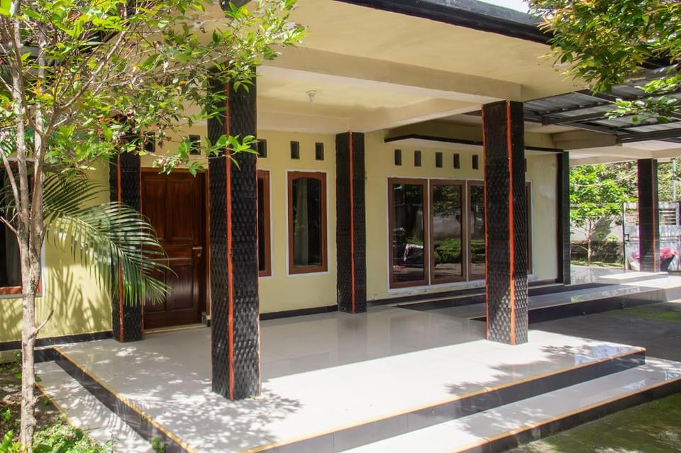 OYO Life 93409 Anugrah House Hotel in West Nusa Tenggara, Indonesia