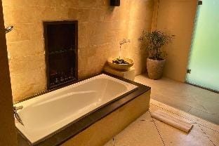 Royal Gardens 1 BR With Private Pool #NE18 Villa in Kuta