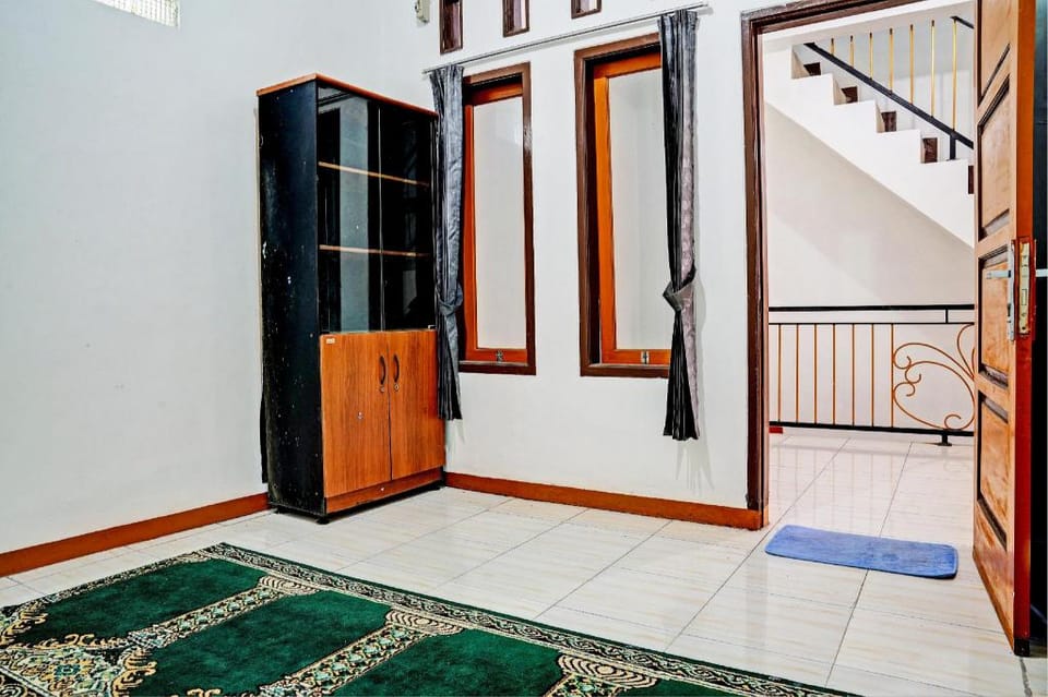 Hotel O Penginapan Hj Lilis 2 Syariah Hotel in West Java