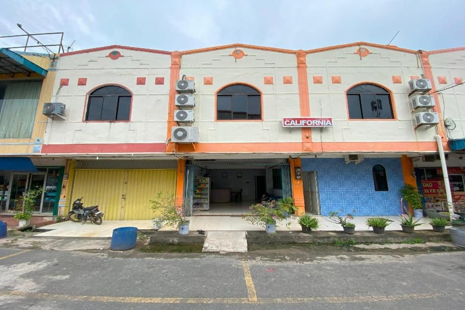 Hotel O California Hotel in Riau Islands, Indonesia