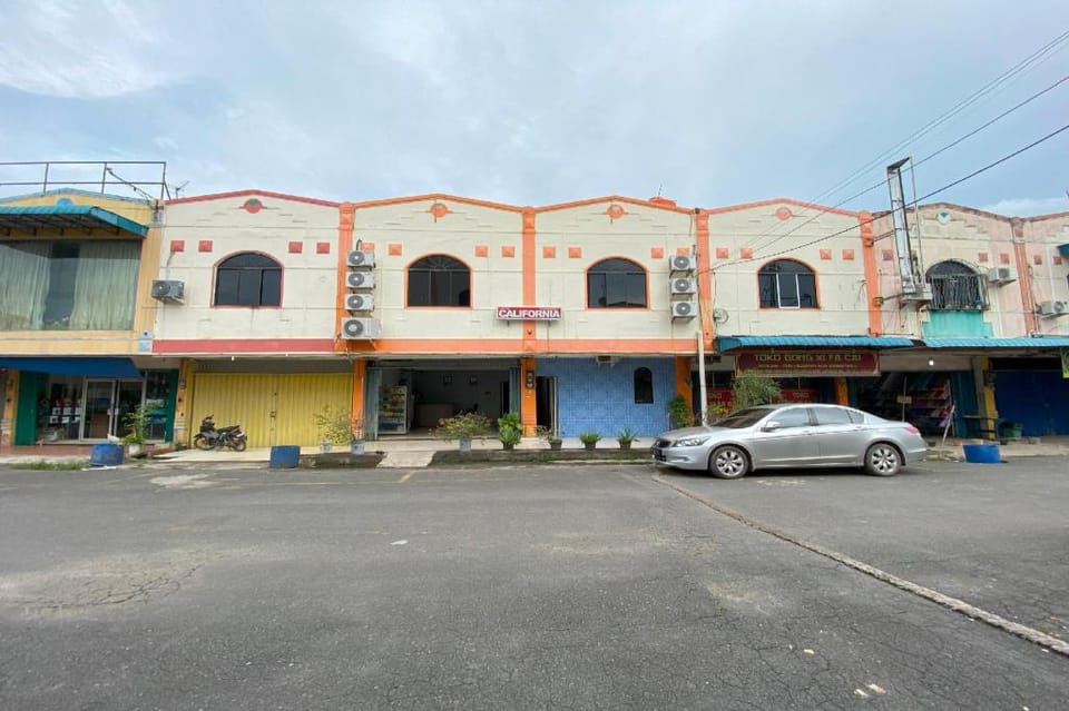 Hotel O California Hotel in Riau Islands, Indonesia