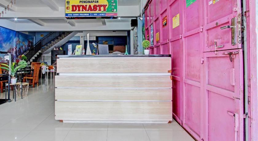 Capital O 93361 Dynasty Inn Syariah Hotel in Indonesia