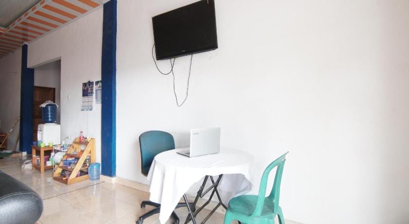 Hotel O Lona Guest House SyariahNearScience Park Universitas Riau Hotel in West Sumatra, Indonesia